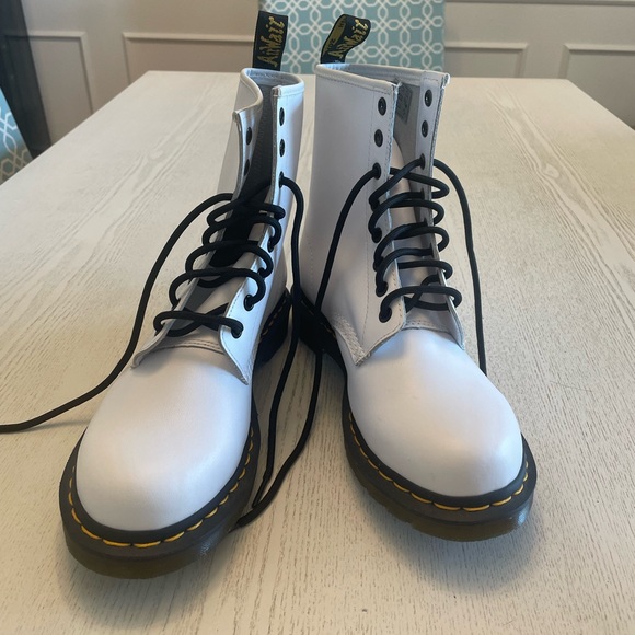 Dr.Martens 1460 8 Eye Leather Boots WHITE SMOOTH Sz 9 - Picture 3 of 5